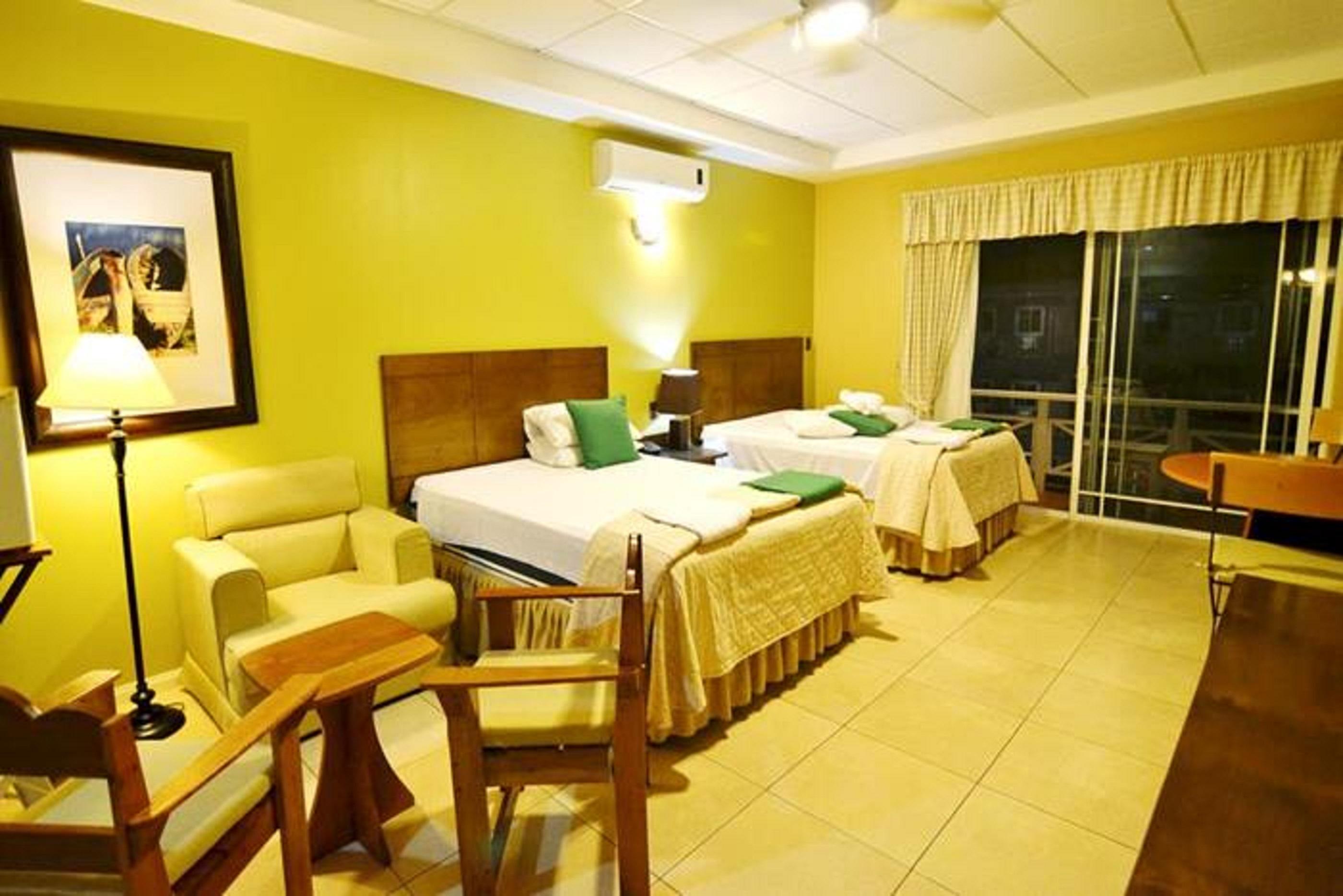 Hotel Casona Del Lago Flores Exterior photo