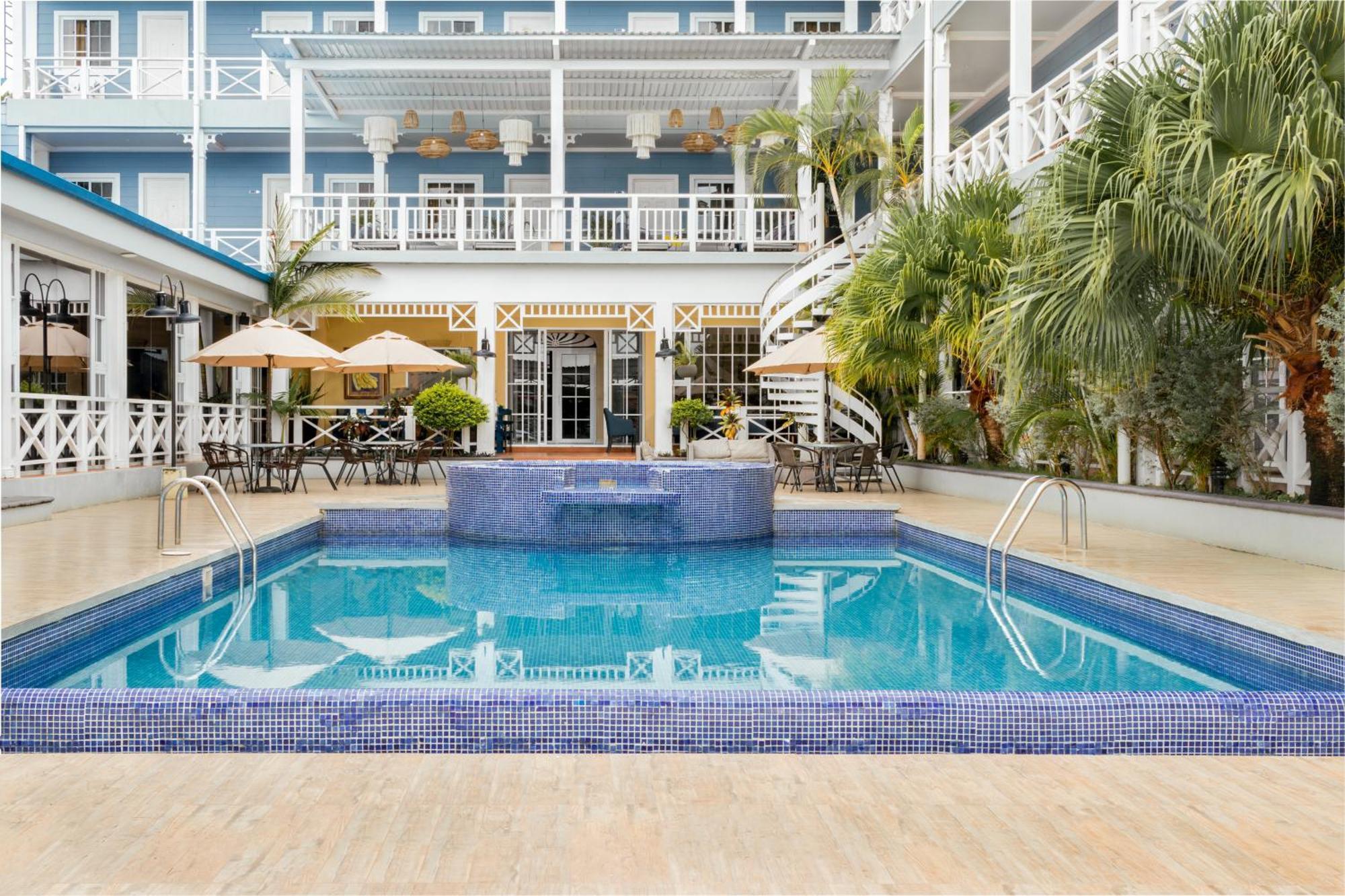 Hotel Casona Del Lago Flores Exterior photo