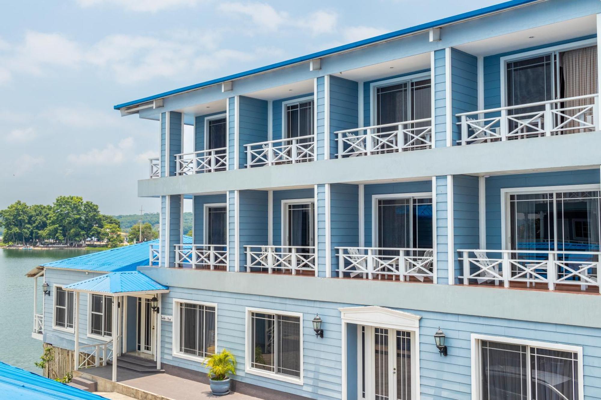 Hotel Casona Del Lago Flores Exterior photo
