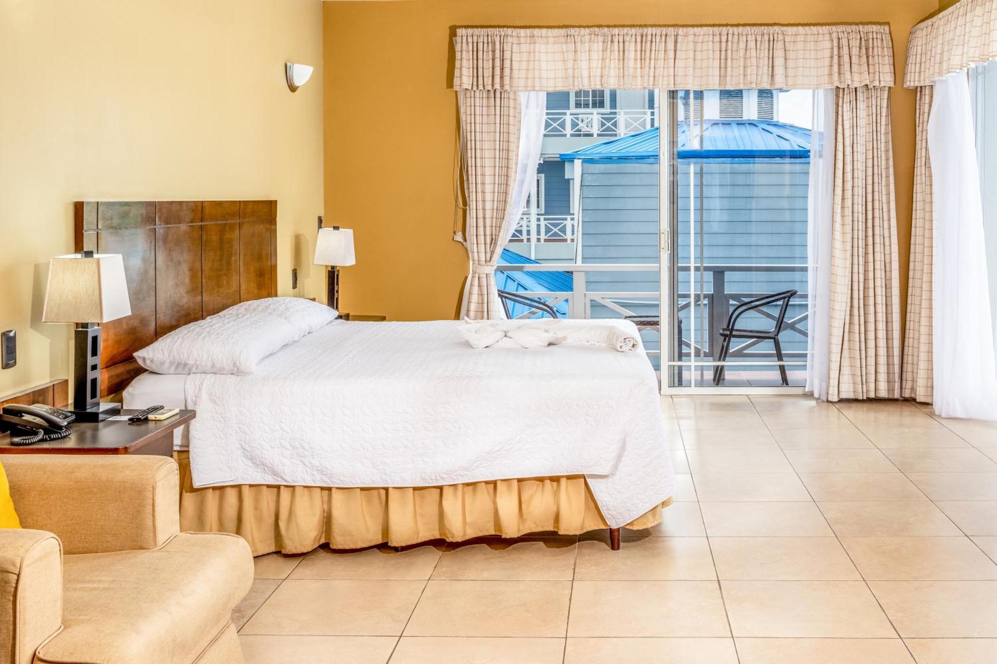 Hotel Casona Del Lago Flores Exterior photo